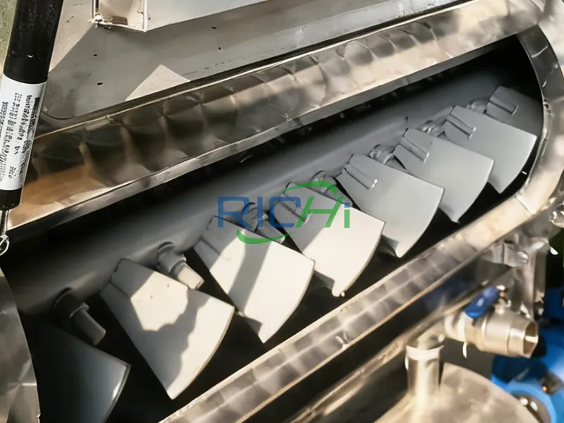 Dual-Shaft Mixing Rollers—Facilitating Material Fragmentation