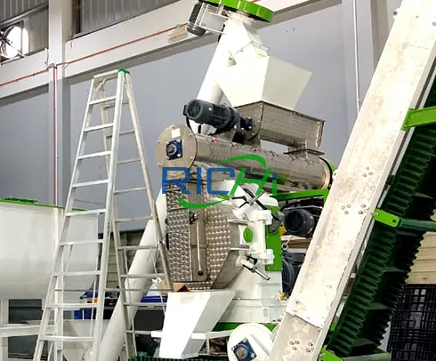 1-1.2 Tons Alfalfa Pelleting Machine In Kazakhstan